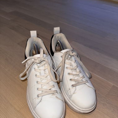 White plattform sneakers