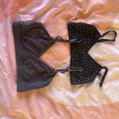 2 Bralettes ohne Bügel