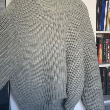 Thick knitted sweater M