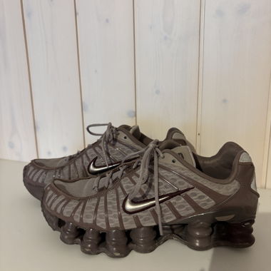 Baskets Nike Shox Gr. 38
