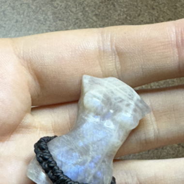 Makramee Kettenanhänger mit Mondstein Body