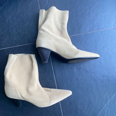 Cowboy style suede ankle boots New Zara unworn