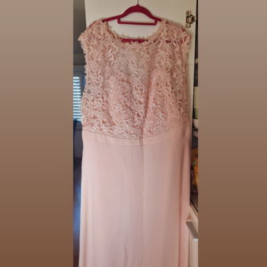 Rosa Abendkleid mit Spitze