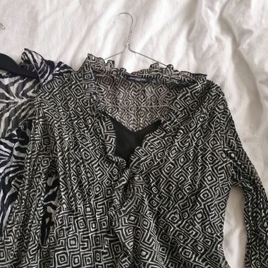 Deux blouses avec top dessous