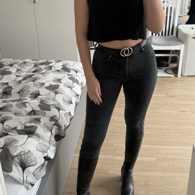 Black Croptop