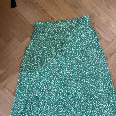 grüner Rock mit Blumen Monki 