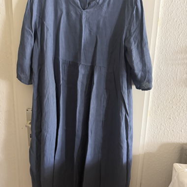 Blaues Leinen-Tunika-Kleid