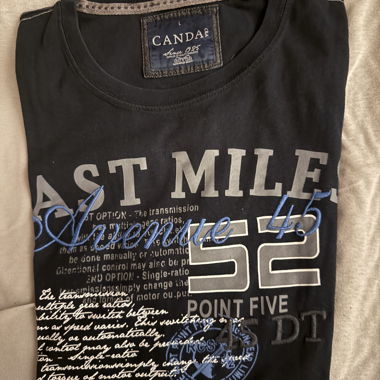 T-shirt grafica nera Canda