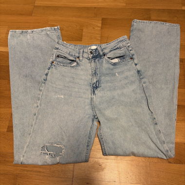 Light blue mom jeans with rip
