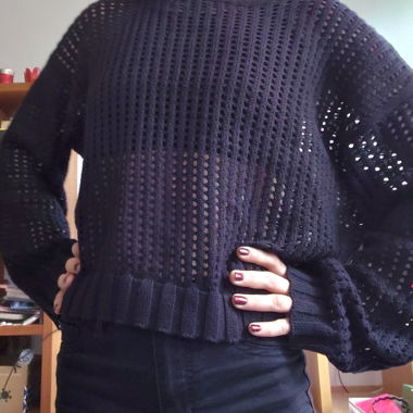 Maglione leggero con buchi nero