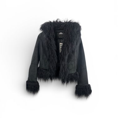 Schwarze Jacke aus Kunstfell