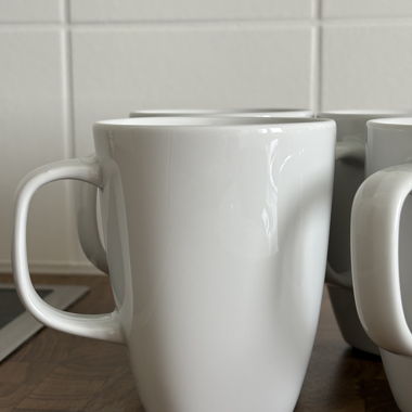 4 White Cups (Värdera)