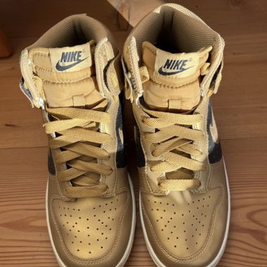 Nike High-Top Sneaker Gold/Black