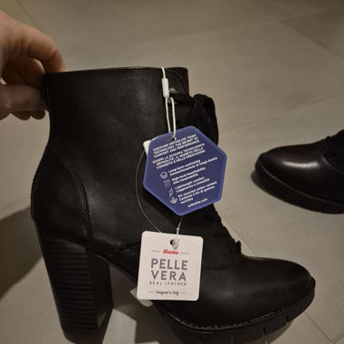 Bottines à talons neuves très bonne qualité