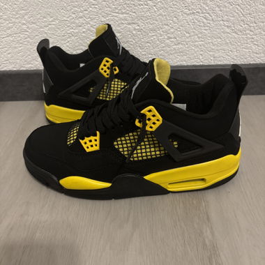 Jordan 4 rétro Thunder (2023)