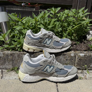 New Balance 2002R