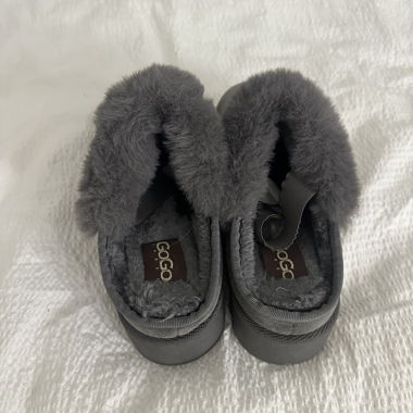 Pantofole in morbida peluche grigie