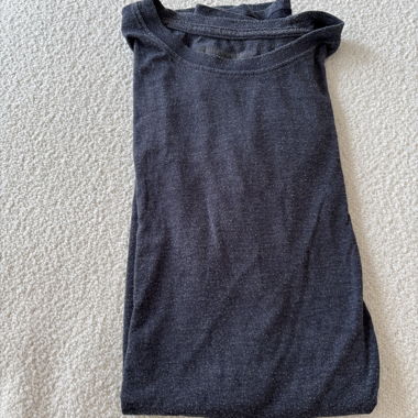 T-shirt bleu foncé