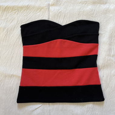 Bandeau-Top Schwarz und Rot