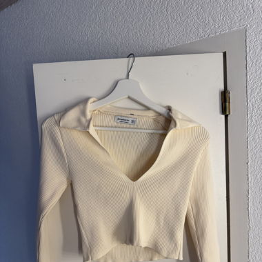 Pullover mit Ausschnitt