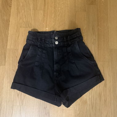 ZARA schwarze High-Waist-Denim-Shorts S