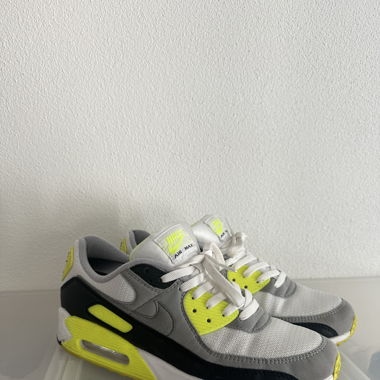 Nike Air Max 90 Volt