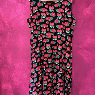 Robe sans manches fraise