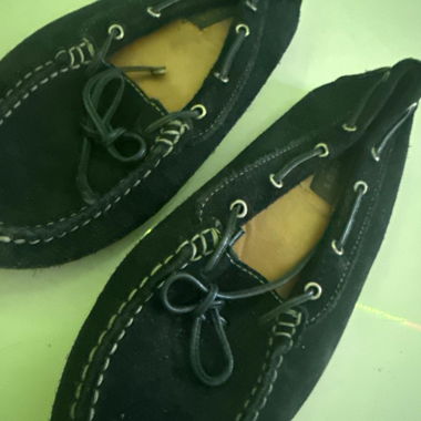 Schwarze Schnürslipper