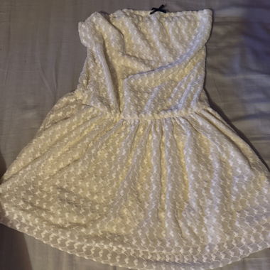 Weisses Schulterfreies kleid 