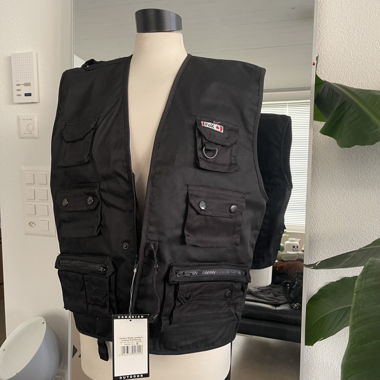 BLACK OUTDOOR VEST