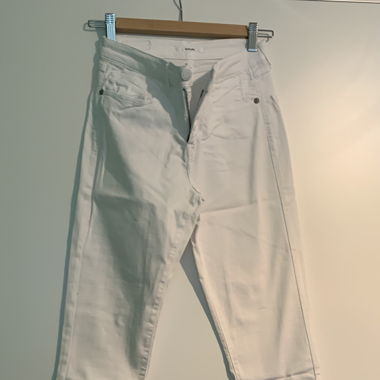 weisse Jeanshose