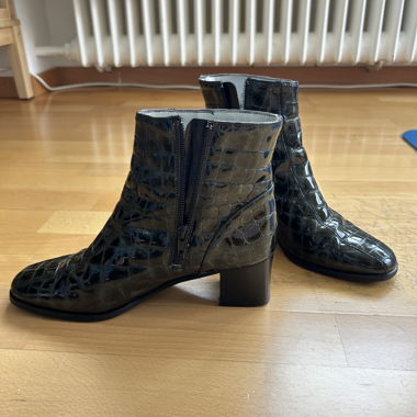 Bottines à cheville en crocodile verni