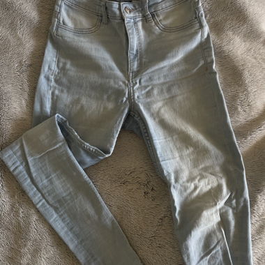 Hellblaue Jeans
