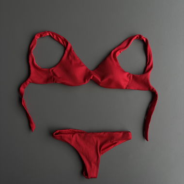 rotes Bikini
