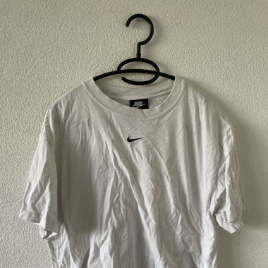 nike t-shirt