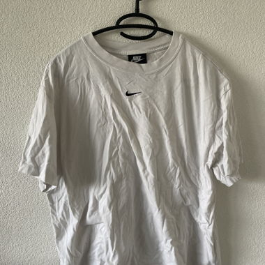 nike t-shirt
