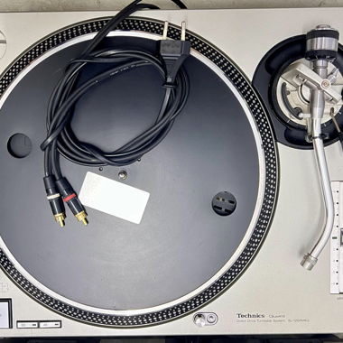 Technics Turntable SL-1200MK2