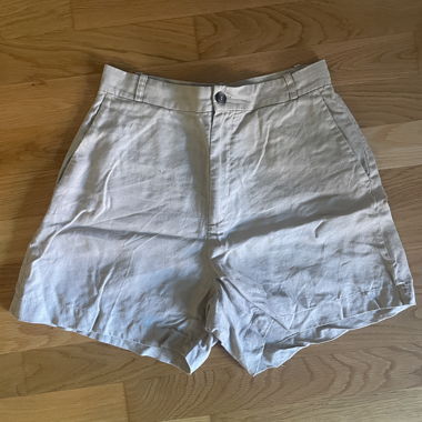 Pantaloni corti di lino