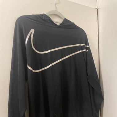 Nike top
