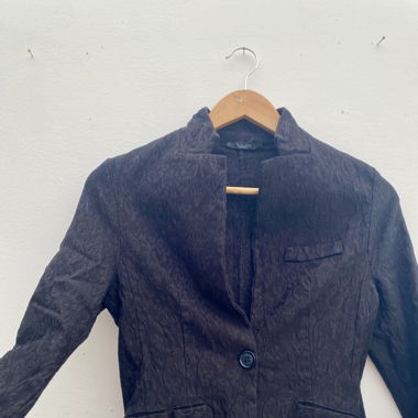 Blazer noir avec petits motifs 