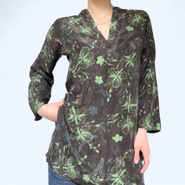 Bluse mit grünem botanischem Muster aus den 90ern