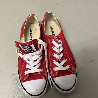 rote Converse Sneakers