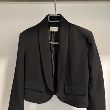 Schwarzer Kurzblazer