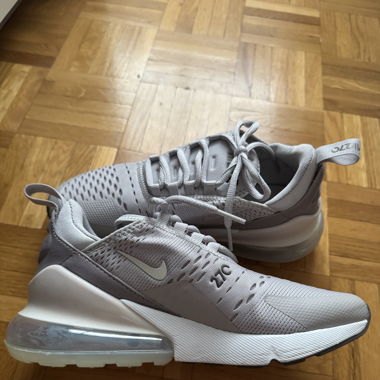 Nike 270