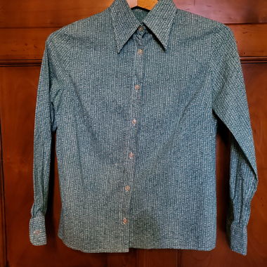 Chemise des années 70 à motifs turquoise