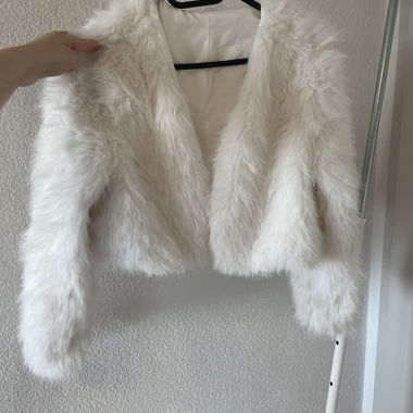 Cardigan corto in ecopelliccia bianco