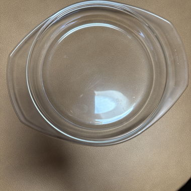 Glass bowl with handle