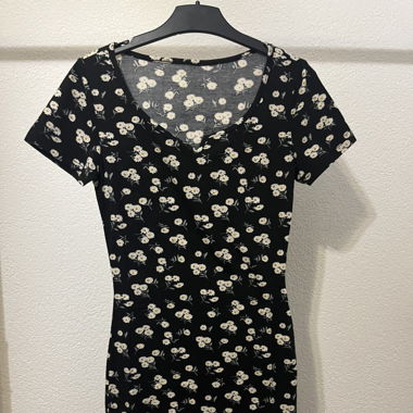 Robe d'été noire à fleurs-Élégante et confortable!