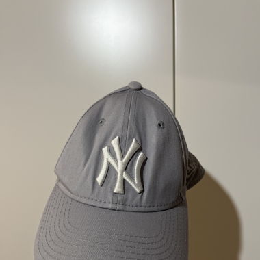 Graue Cap