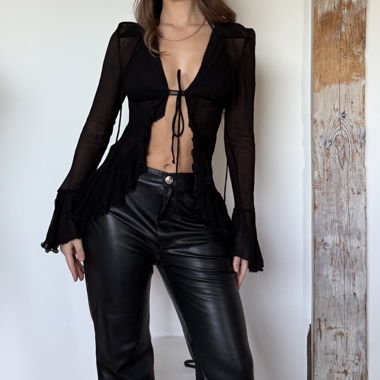 Schwarze transparente Rüschenbluse